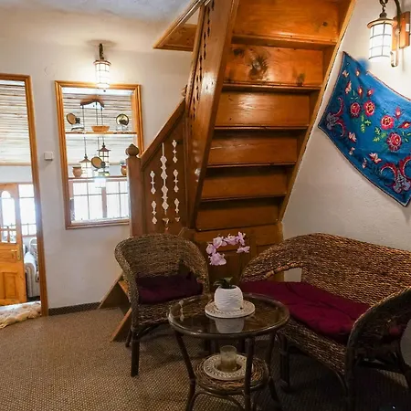 Villa Casa Plaiul Cailor: Rustic Mountain Hideaway Provita de Sus