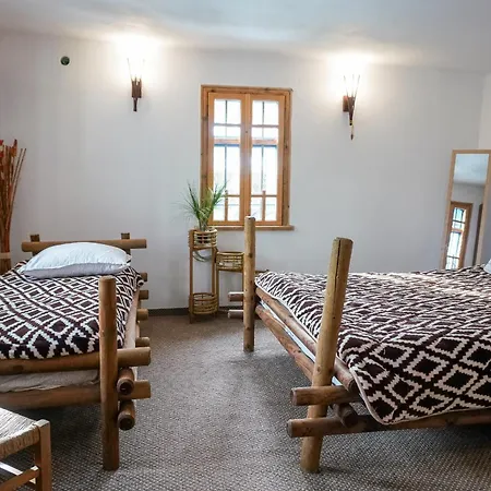 Casa Plaiul Cailor: Rustic Mountain Hideaway Villa *