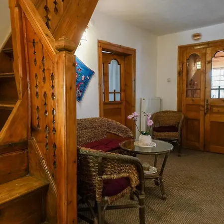 Casa Plaiul Cailor: Rustic Mountain Hideaway Villa Provita de Sus