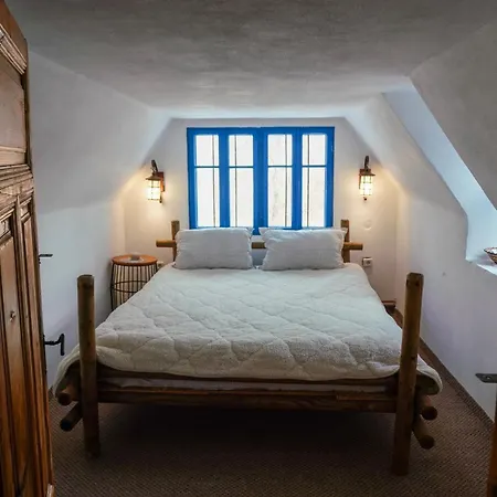 Casa Plaiul Cailor: Rustic Mountain Hideaway Villa
