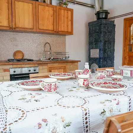 Casa Plaiul Cailor: Rustic Mountain Hideaway Villa