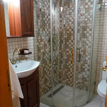 Casa Plaiul Cailor: Rustic Mountain Hideaway Villa Provita de Sus