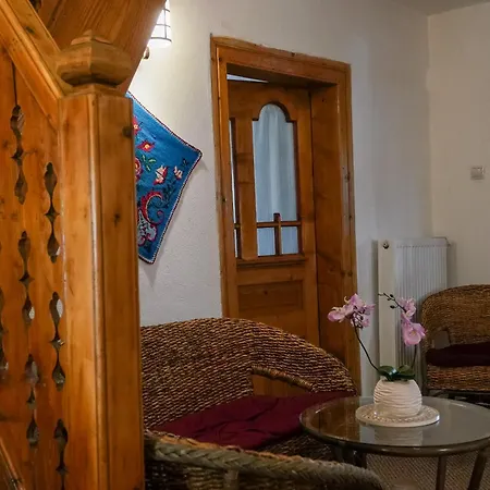 Casa Plaiul Cailor: Rustic Mountain Hideaway Villa
